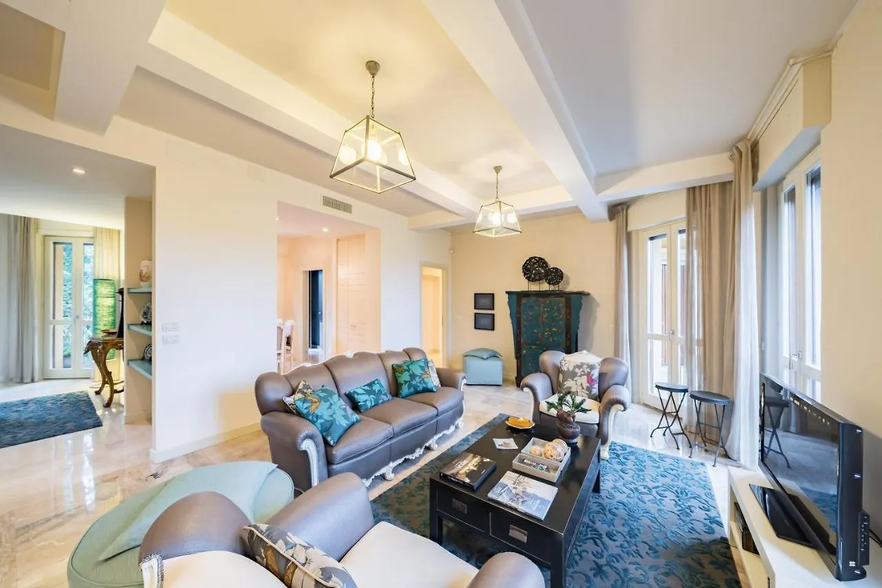 Apartment Ferienwohnung Residenza Al Vittoriale - By Host4U Gardone Riviera