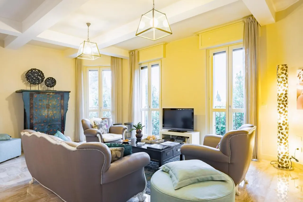 Апартаменты Residenza Al Vittoriale - By Host4U Гардоне Ривьера 0*,  Италия