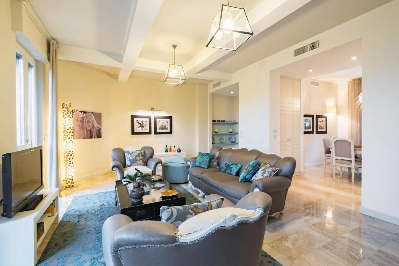 Апартаменты Residenza Al Vittoriale - By Host4U Гардоне Ривьера
