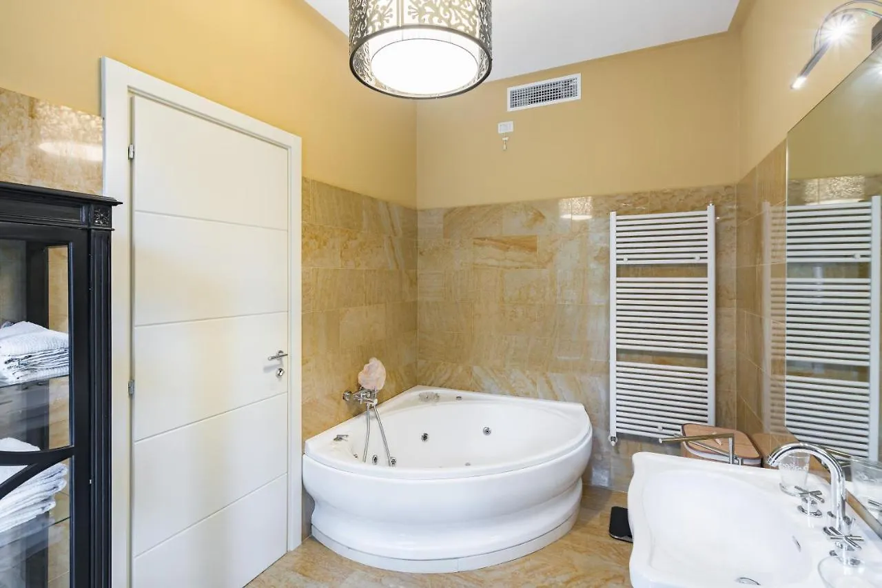 Апартаменты Residenza Al Vittoriale - By Host4U Гардоне Ривьера